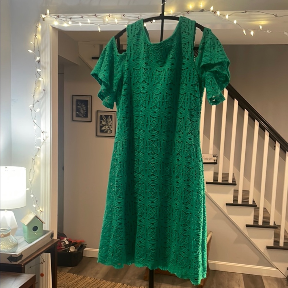 ⭐️ 5 items for $15 ⭐️

RN Studio Green Dress